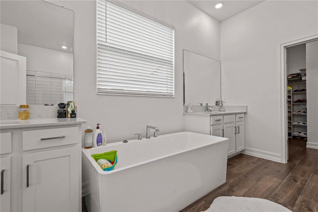 待售: $750,000 (5 贝兹, 4 浴室, 3629 平方英尺)