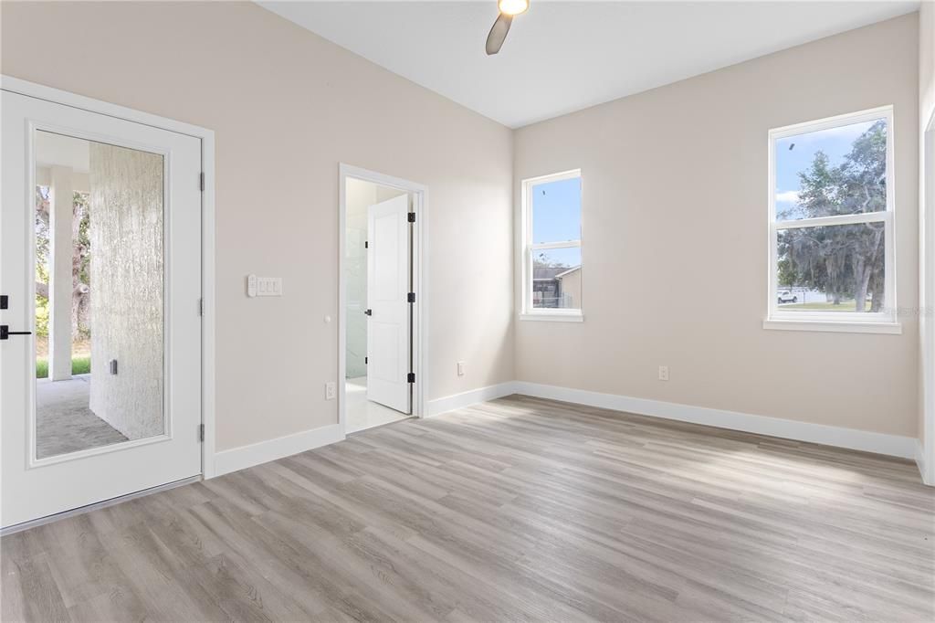 Active With Contract: $291,999 (3 beds, 2 baths, 1643 Square Feet)