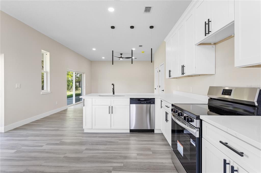 Active With Contract: $291,999 (3 beds, 2 baths, 1643 Square Feet)