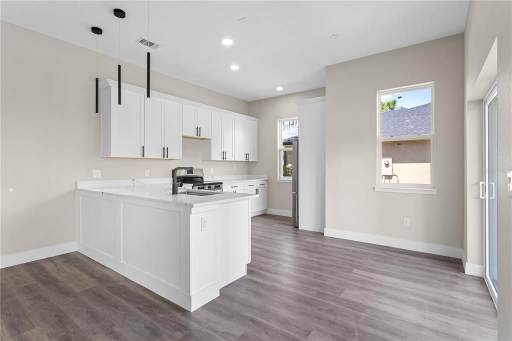 Active With Contract: $291,999 (3 beds, 2 baths, 1643 Square Feet)