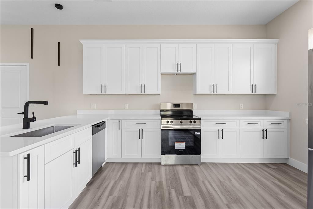 Active With Contract: $291,999 (3 beds, 2 baths, 1643 Square Feet)