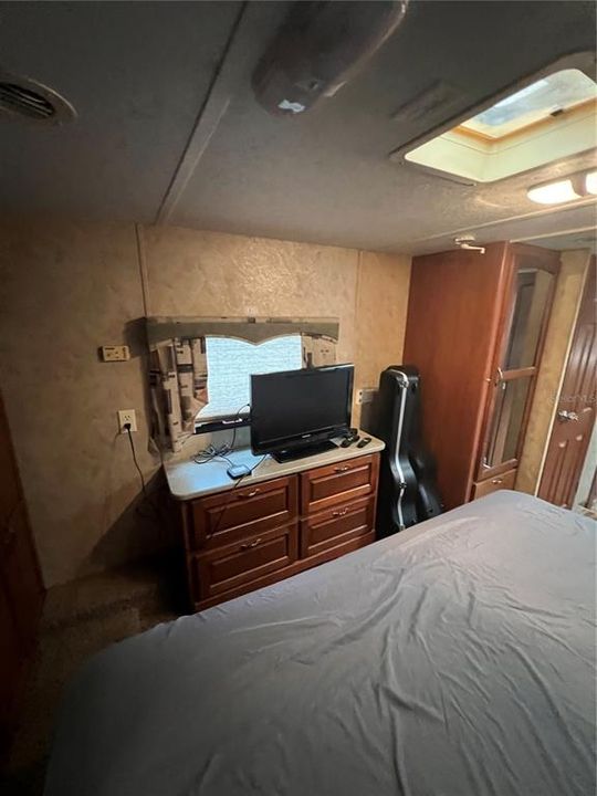 For Sale: $50,000 (1 beds, 1 baths, 331 Square Feet)