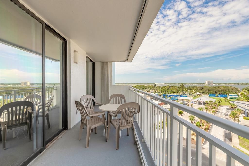 待售: $279,000 (2 贝兹, 2 浴室, 1299 平方英尺)