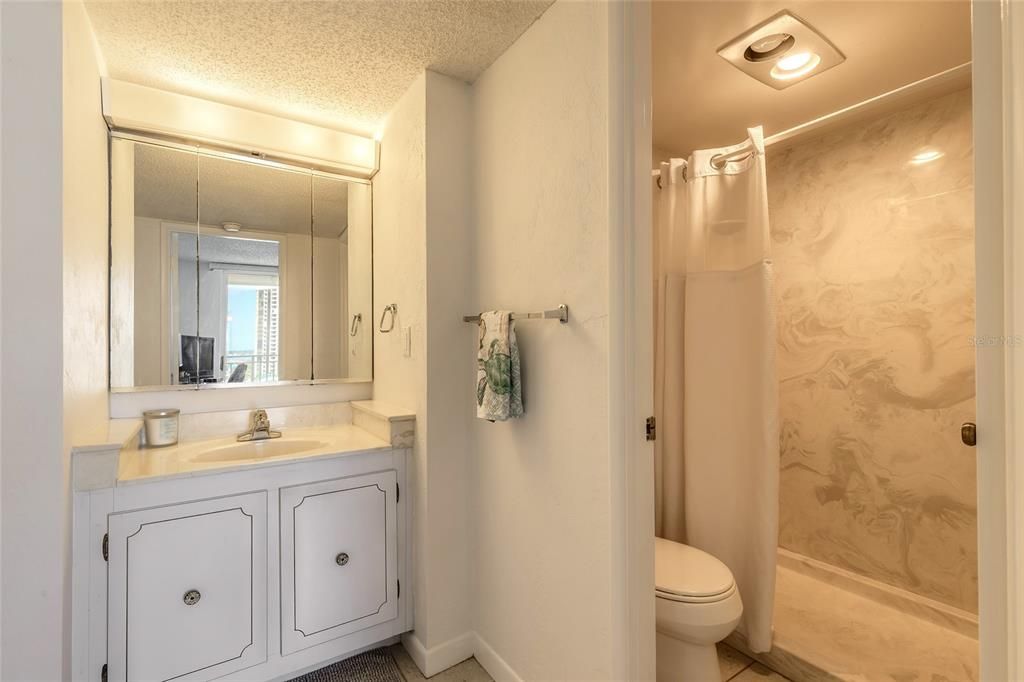 待售: $279,000 (2 贝兹, 2 浴室, 1299 平方英尺)