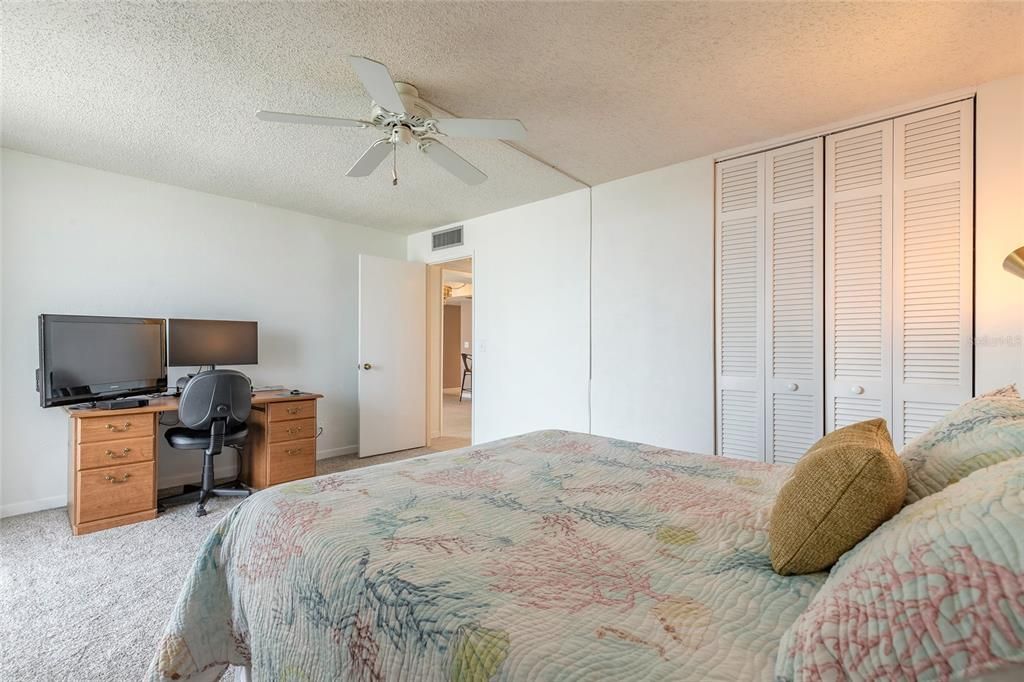 待售: $279,000 (2 贝兹, 2 浴室, 1299 平方英尺)