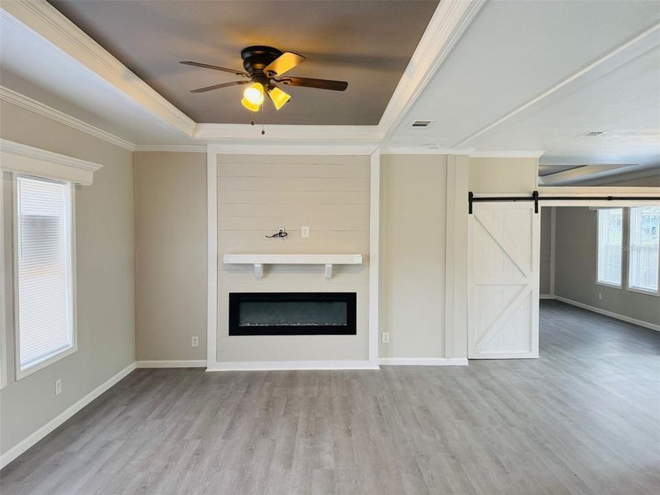 合同活跃: $219,900 (4 贝兹, 3 浴室, 2128 平方英尺)