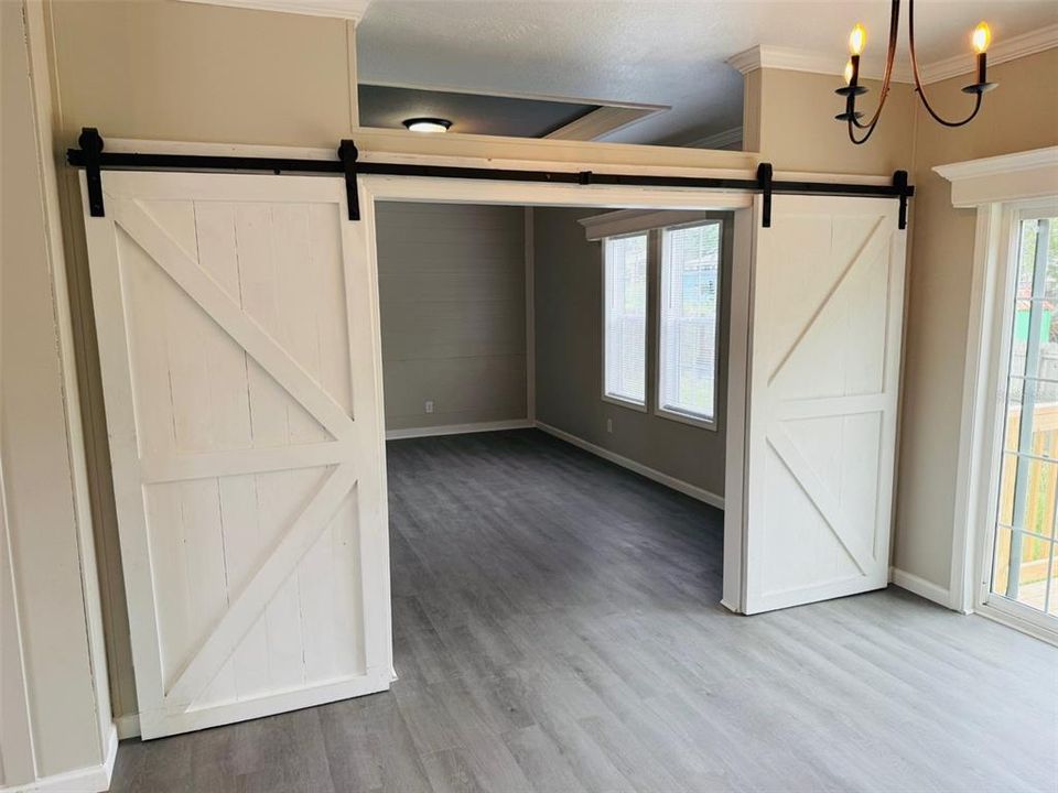 合同活跃: $219,900 (4 贝兹, 3 浴室, 2128 平方英尺)