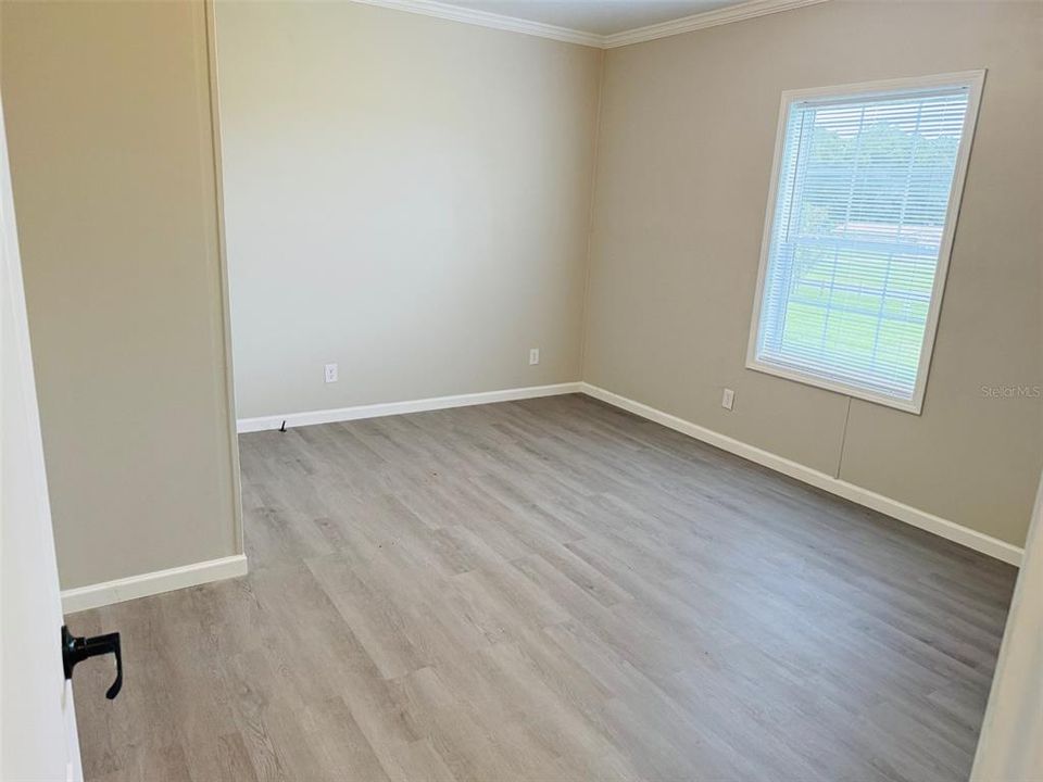 合同活跃: $219,900 (4 贝兹, 3 浴室, 2128 平方英尺)