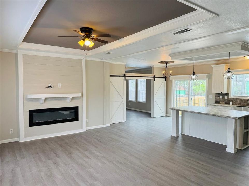 合同活跃: $219,900 (4 贝兹, 3 浴室, 2128 平方英尺)