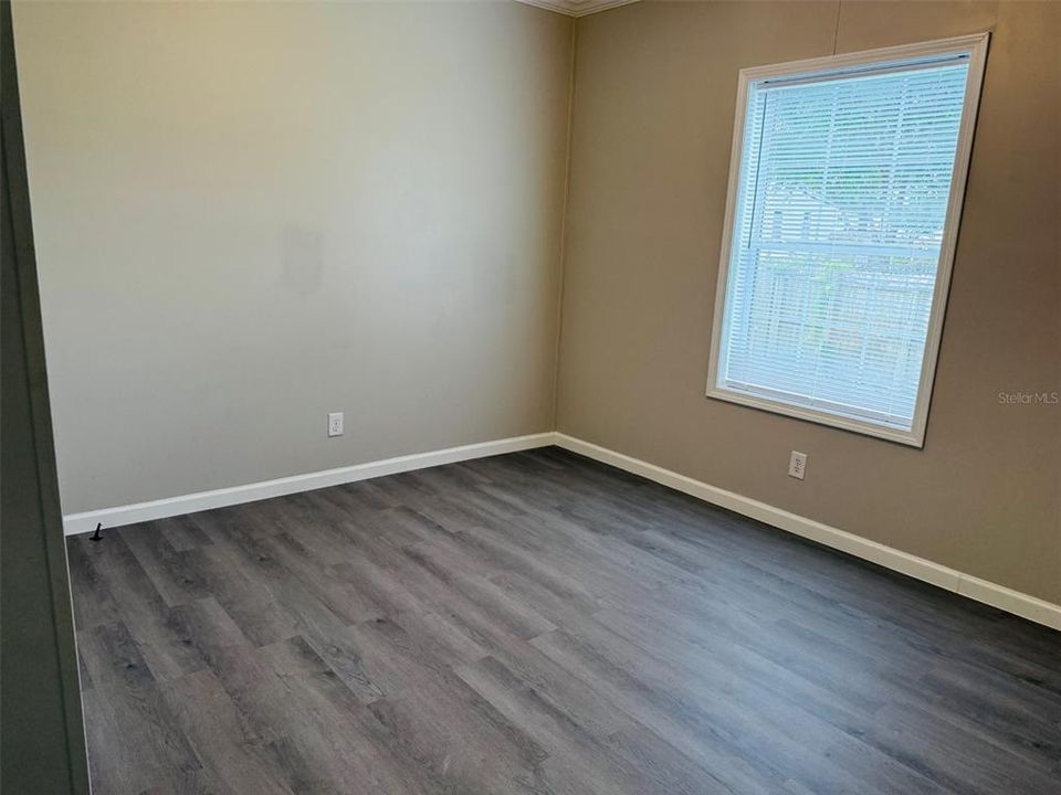 合同活跃: $219,900 (4 贝兹, 3 浴室, 2128 平方英尺)