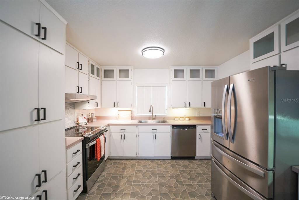 Active With Contract: $399,000 (3 beds, 3 baths, 1789 Square Feet)