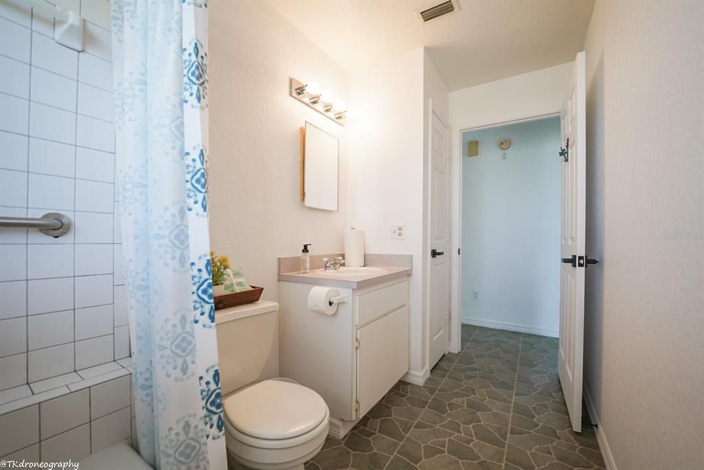 Active With Contract: $399,000 (3 beds, 3 baths, 1789 Square Feet)