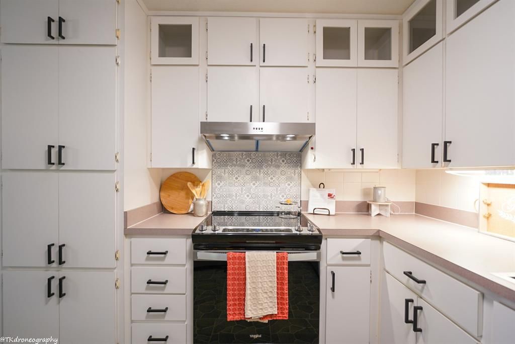 Active With Contract: $399,000 (3 beds, 3 baths, 1789 Square Feet)