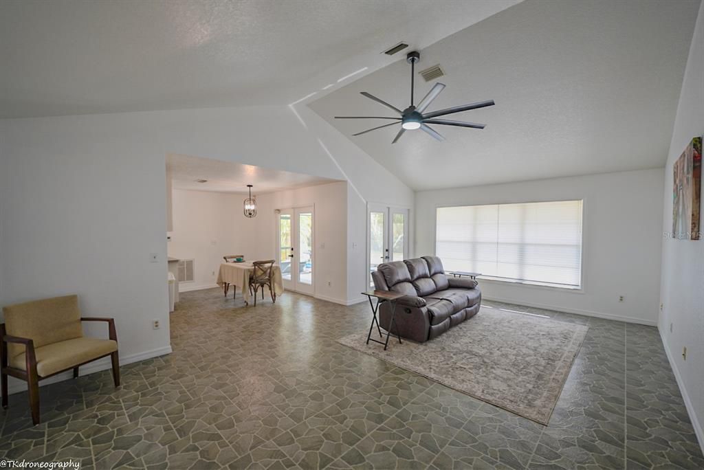 Active With Contract: $399,000 (3 beds, 3 baths, 1789 Square Feet)