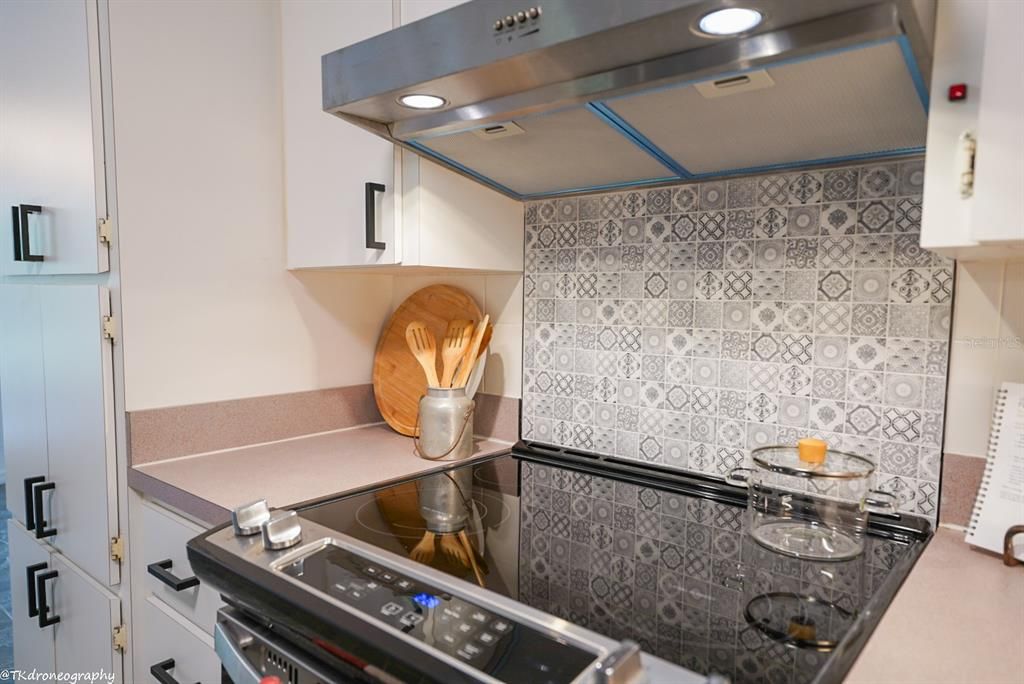 Active With Contract: $399,000 (3 beds, 3 baths, 1789 Square Feet)