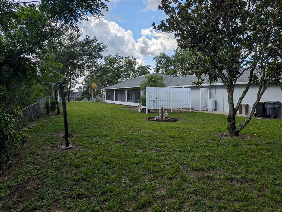 Active With Contract: $399,000 (3 beds, 3 baths, 1789 Square Feet)