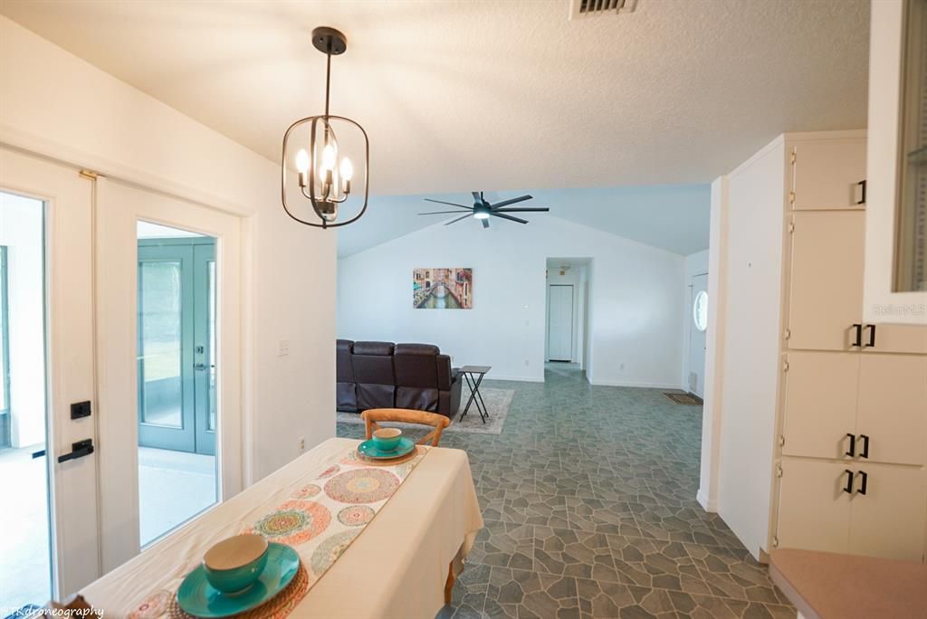 Active With Contract: $399,000 (3 beds, 3 baths, 1789 Square Feet)