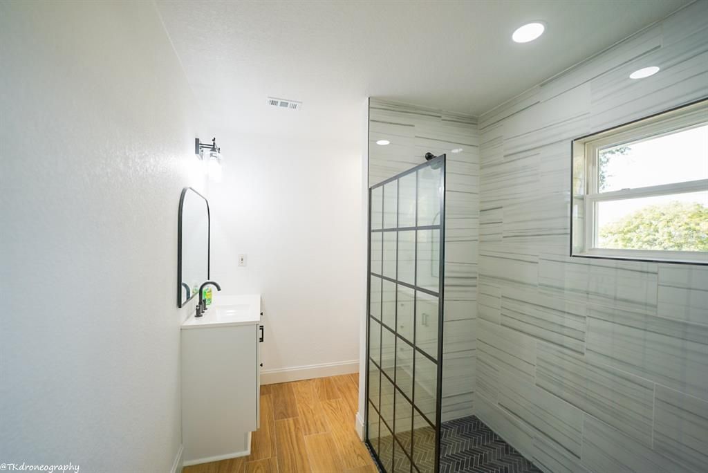 Active With Contract: $399,000 (3 beds, 3 baths, 1789 Square Feet)