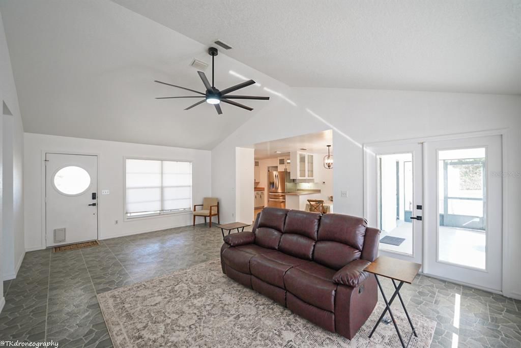 Active With Contract: $399,000 (3 beds, 3 baths, 1789 Square Feet)