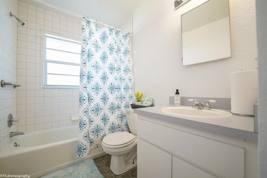 Active With Contract: $399,000 (3 beds, 3 baths, 1789 Square Feet)