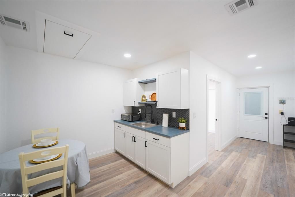 Active With Contract: $399,000 (3 beds, 3 baths, 1789 Square Feet)