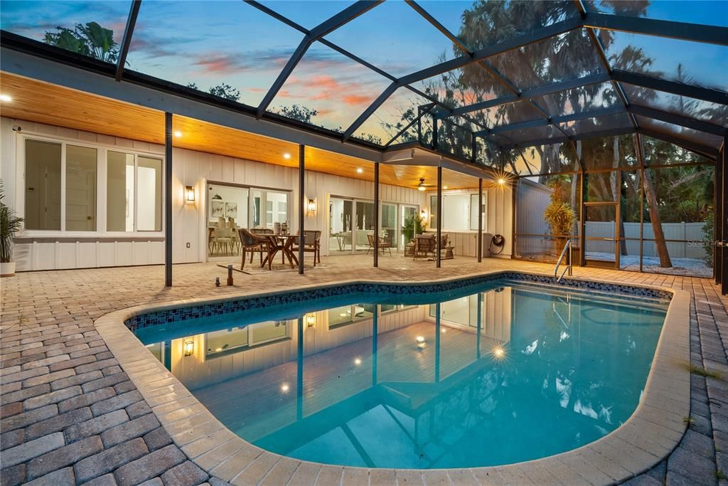 En Renta: $12,000 (4 camas, 3 baños, 2450 Pies cuadrados)