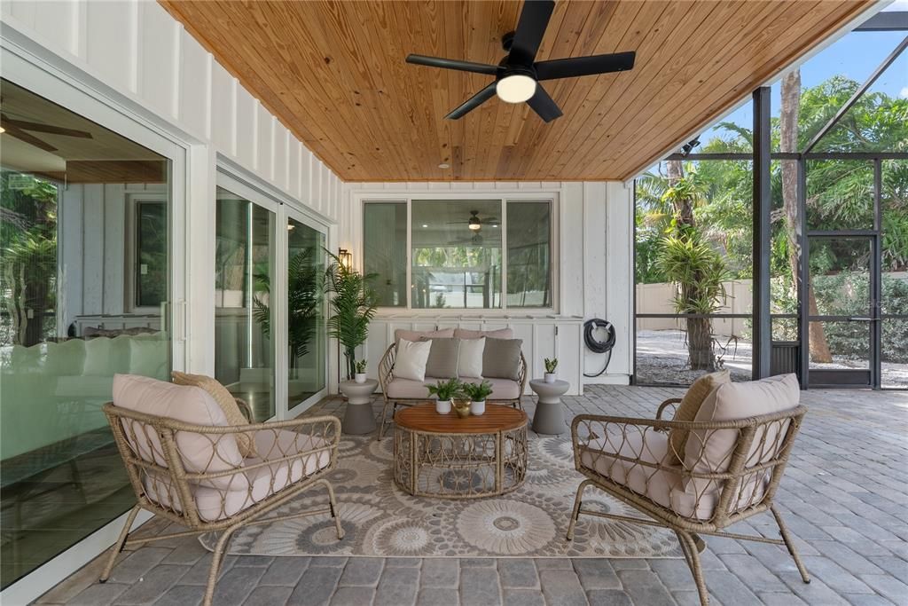 En Renta: $12,000 (4 camas, 3 baños, 2450 Pies cuadrados)