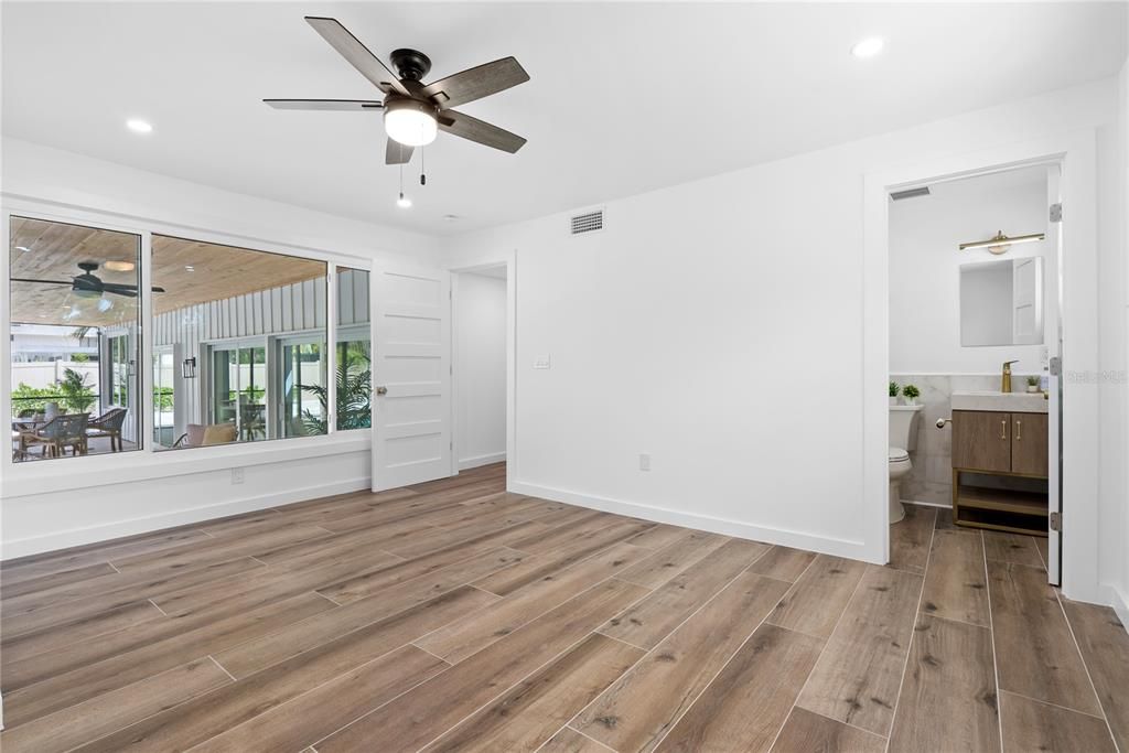 En Renta: $12,000 (4 camas, 3 baños, 2450 Pies cuadrados)