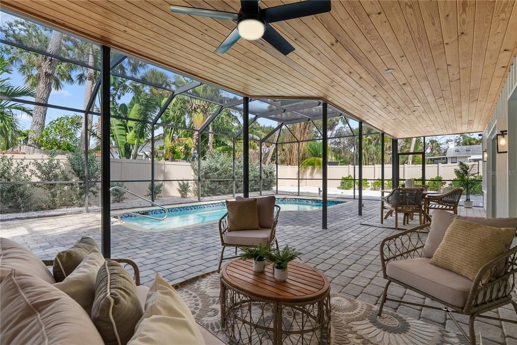 En Renta: $12,000 (4 camas, 3 baños, 2450 Pies cuadrados)