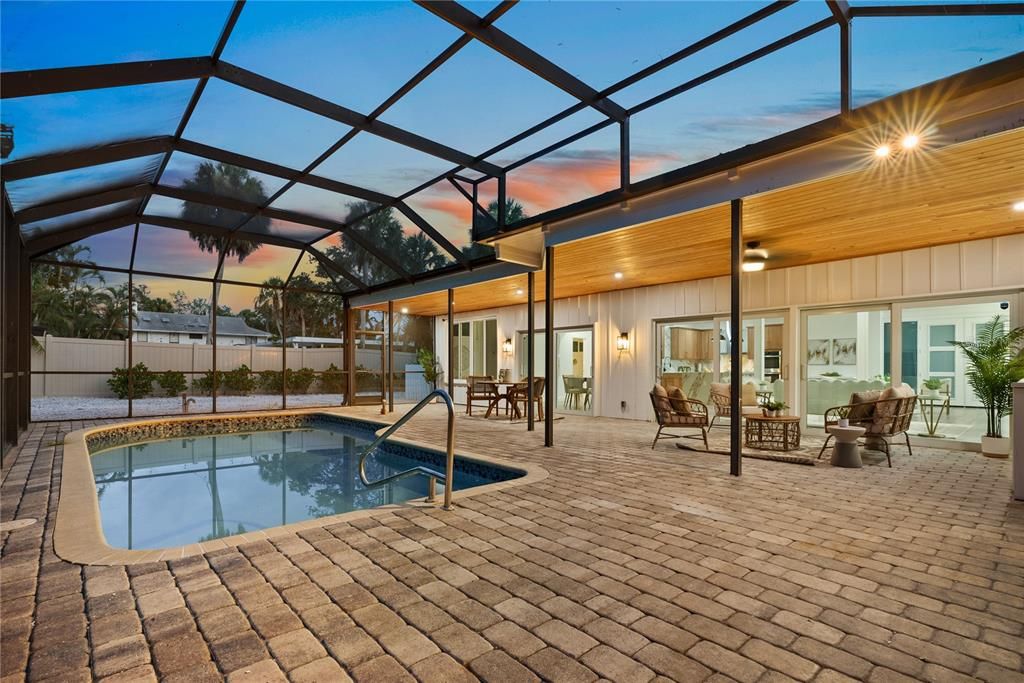 En Renta: $12,000 (4 camas, 3 baños, 2450 Pies cuadrados)