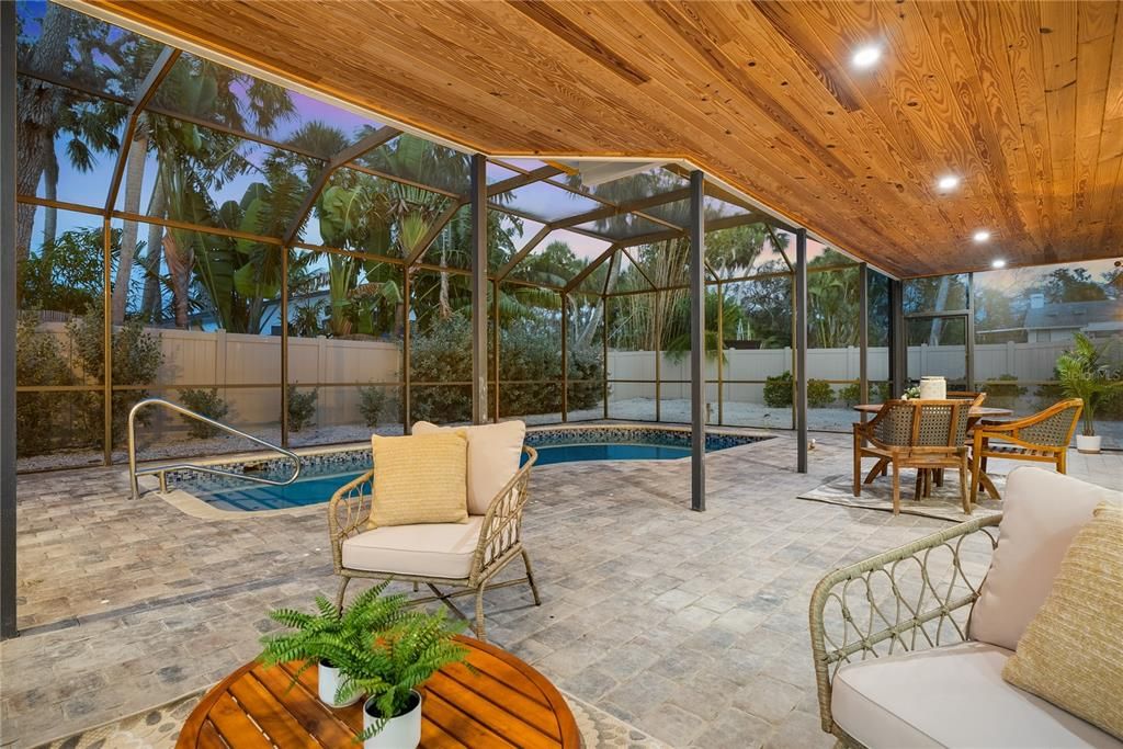 En Renta: $12,000 (4 camas, 3 baños, 2450 Pies cuadrados)