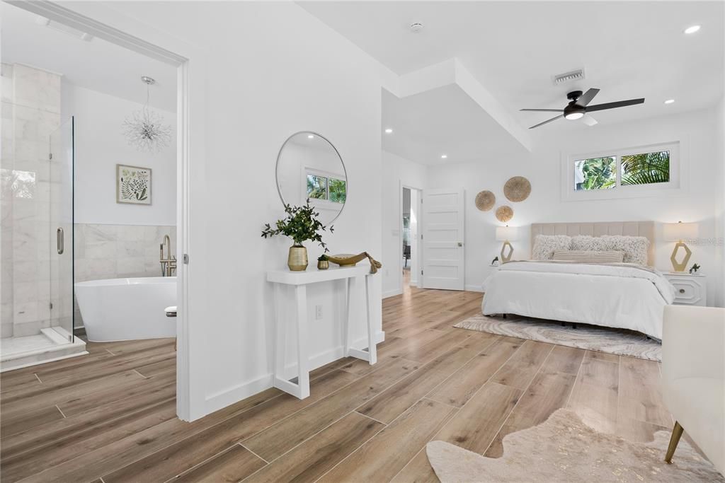 En Renta: $12,000 (4 camas, 3 baños, 2450 Pies cuadrados)