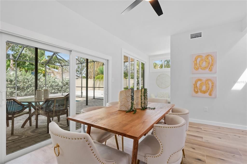 En Renta: $12,000 (4 camas, 3 baños, 2450 Pies cuadrados)