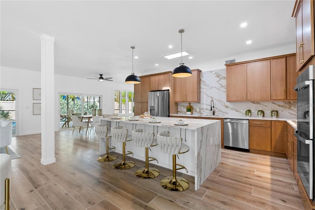 En Renta: $12,000 (4 camas, 3 baños, 2450 Pies cuadrados)