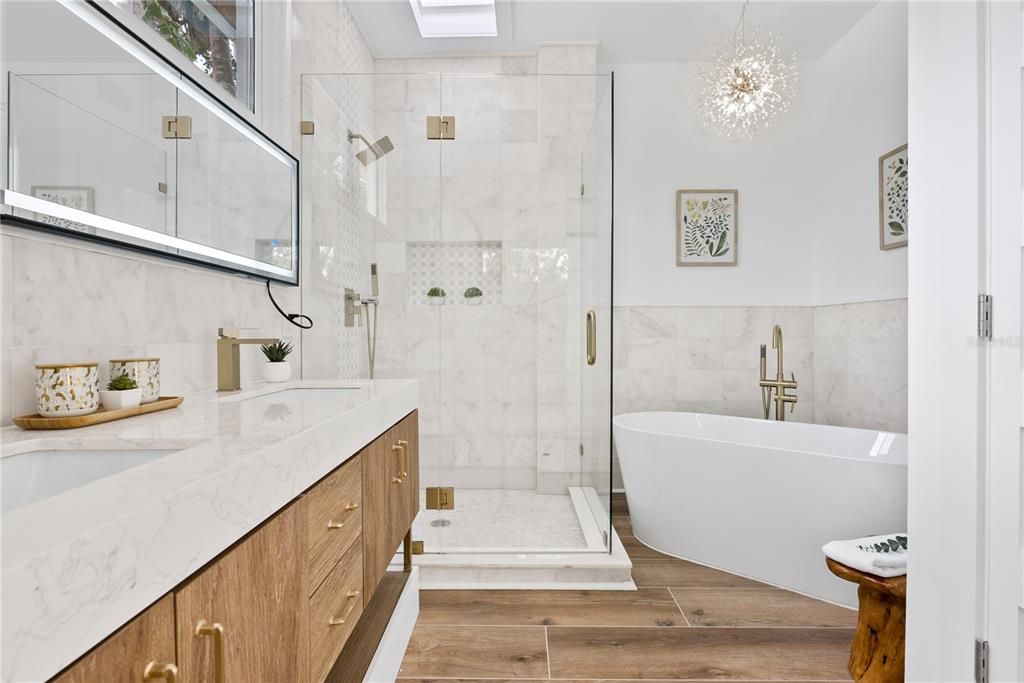 En Renta: $12,000 (4 camas, 3 baños, 2450 Pies cuadrados)