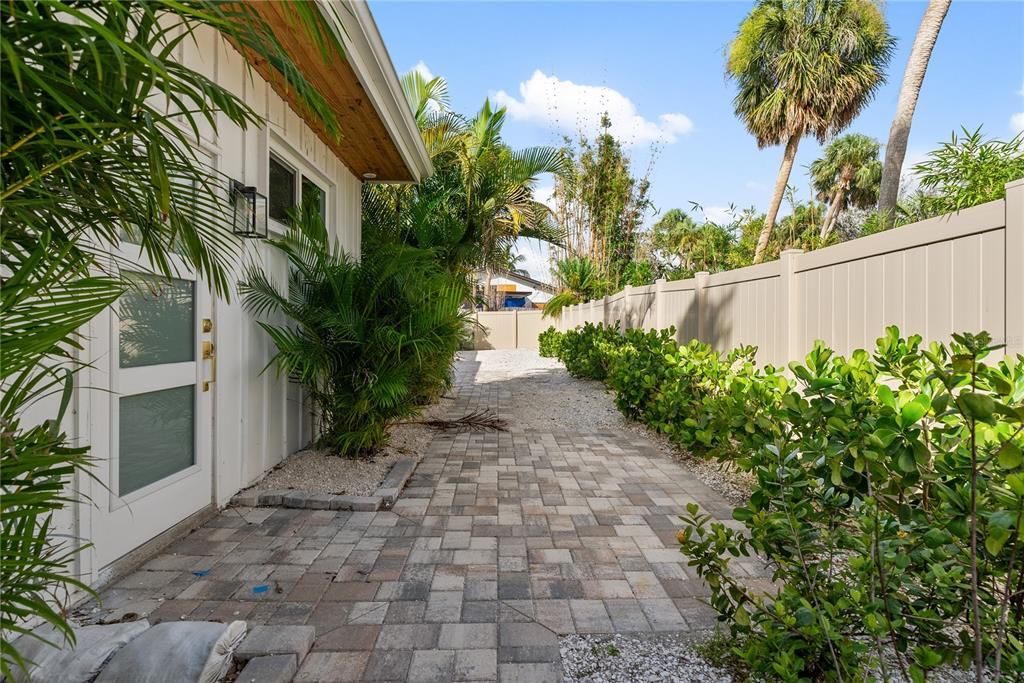 En Renta: $12,000 (4 camas, 3 baños, 2450 Pies cuadrados)