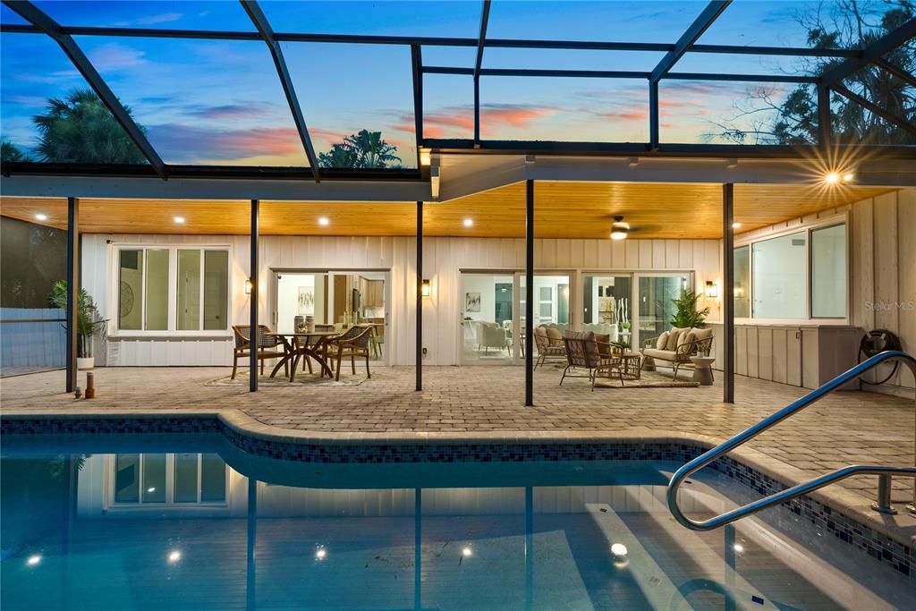 En Renta: $12,000 (4 camas, 3 baños, 2450 Pies cuadrados)