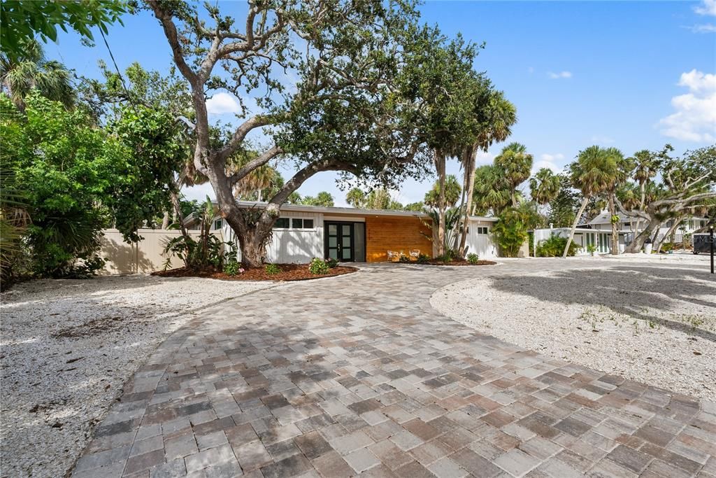 En Renta: $12,000 (4 camas, 3 baños, 2450 Pies cuadrados)