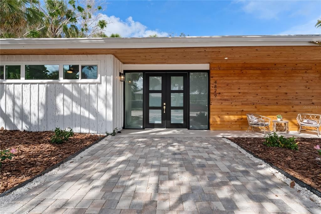 En Renta: $12,000 (4 camas, 3 baños, 2450 Pies cuadrados)