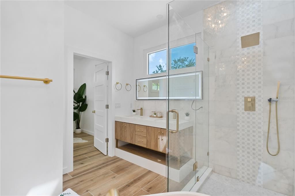 En Renta: $12,000 (4 camas, 3 baños, 2450 Pies cuadrados)