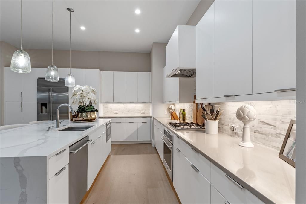 Active With Contract: $1,599,000 (3 beds, 4 baths, 2964 Square Feet)