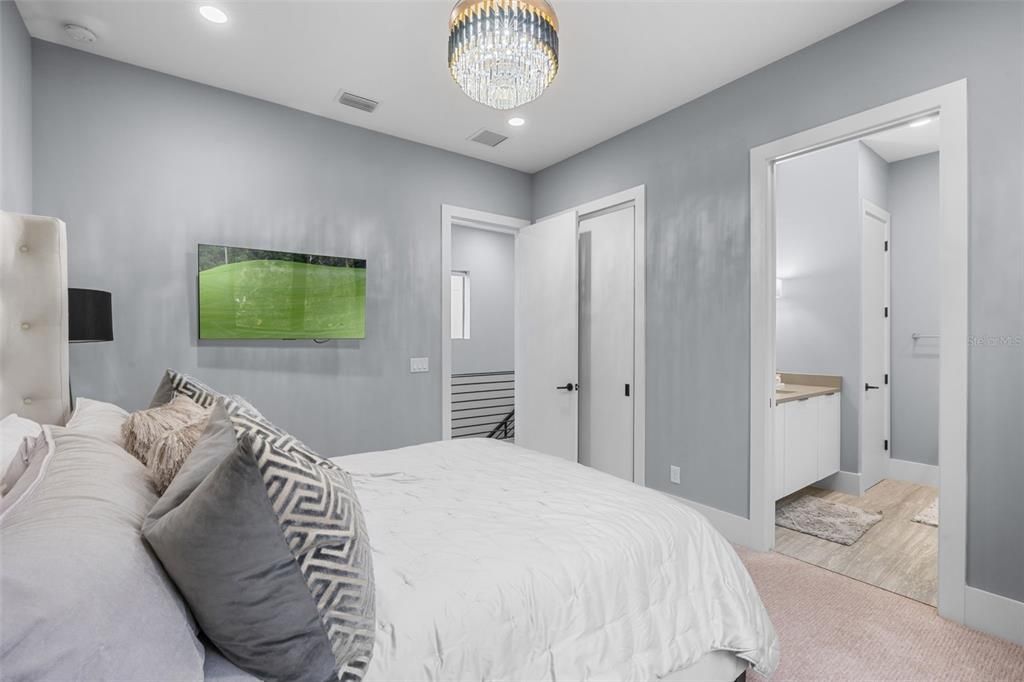 Active With Contract: $1,599,000 (3 beds, 4 baths, 2964 Square Feet)