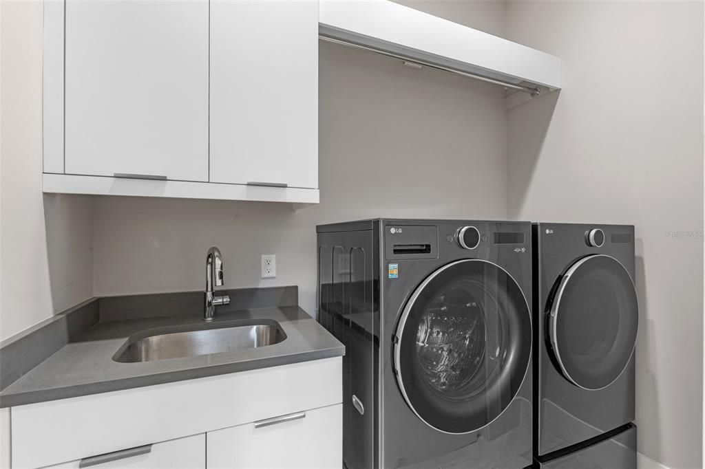 Active With Contract: $1,599,000 (3 beds, 4 baths, 2964 Square Feet)