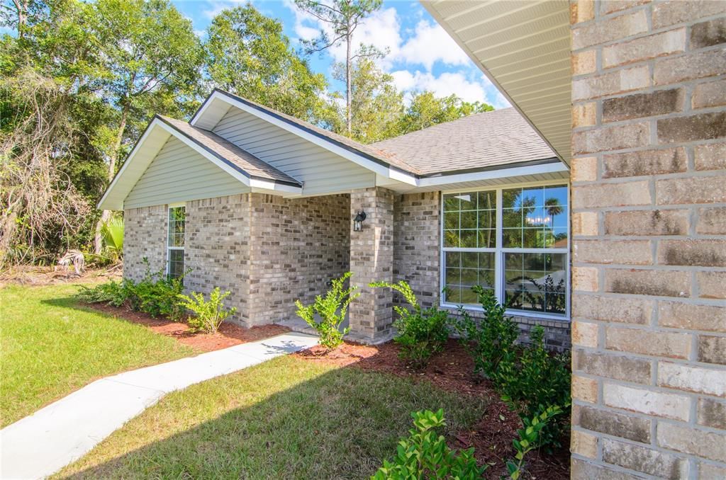 Active With Contract: $355,300 (4 beds, 3 baths, 2117 Square Feet)