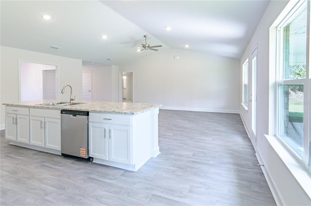 Active With Contract: $355,300 (4 beds, 3 baths, 2117 Square Feet)