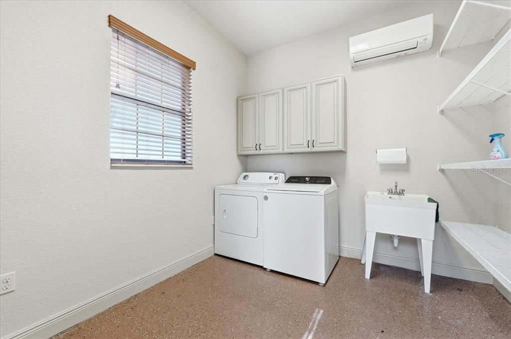 For Sale: $545,000 (2 beds, 2 baths, 1945 Square Feet)