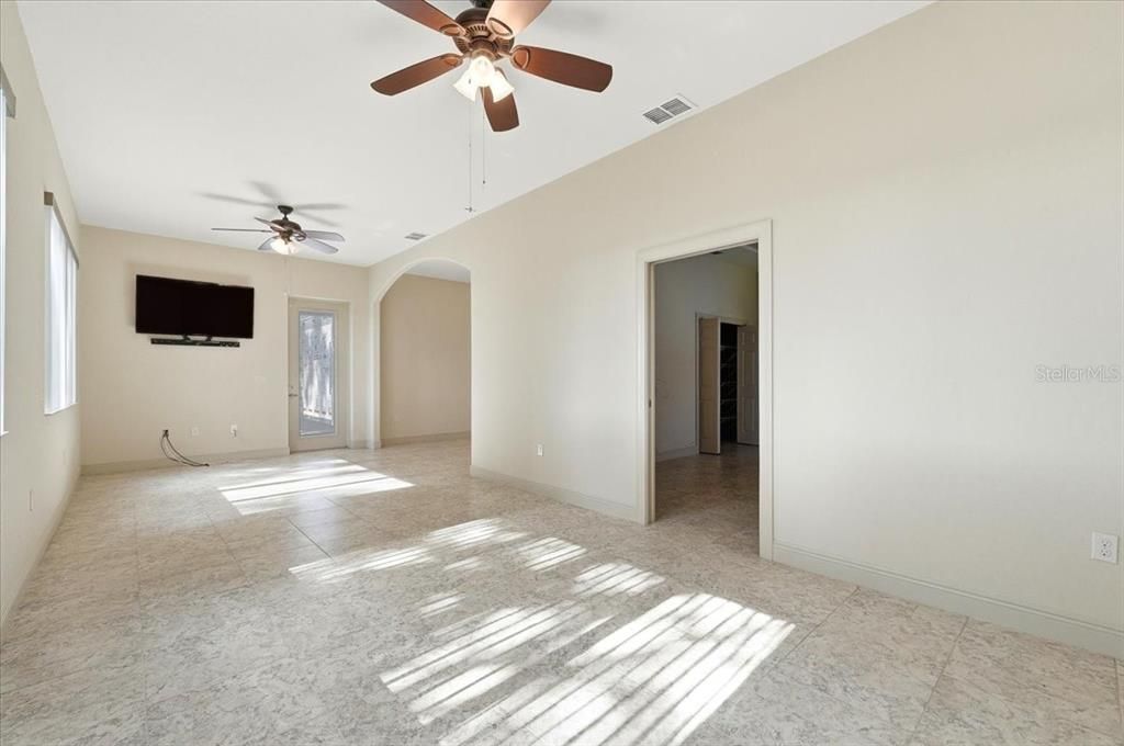 For Sale: $545,000 (2 beds, 2 baths, 1945 Square Feet)