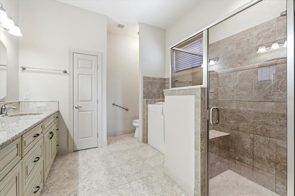 For Sale: $545,000 (2 beds, 2 baths, 1945 Square Feet)