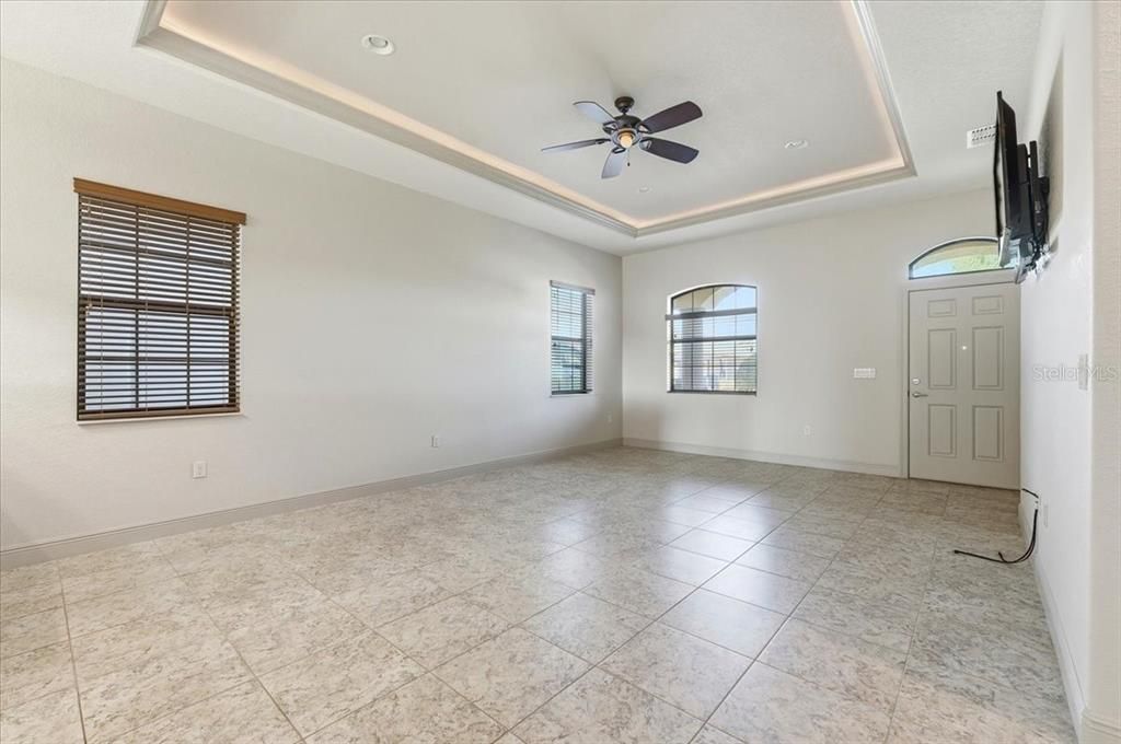 For Sale: $545,000 (2 beds, 2 baths, 1945 Square Feet)