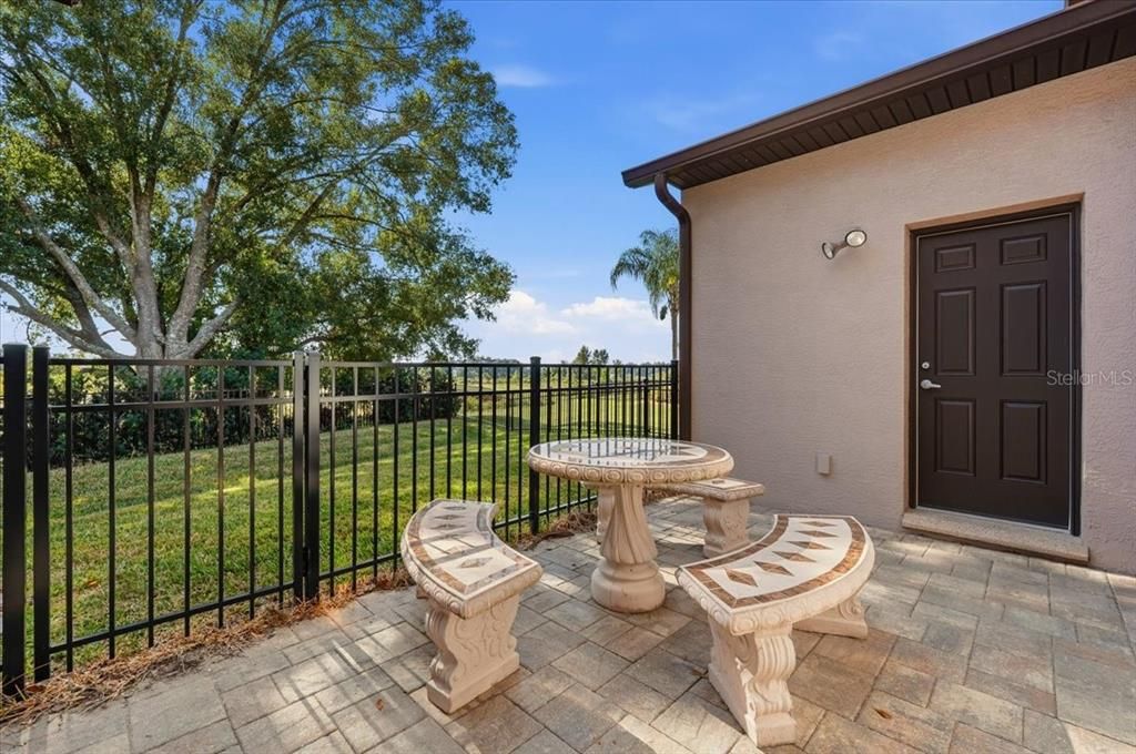 For Sale: $545,000 (2 beds, 2 baths, 1945 Square Feet)